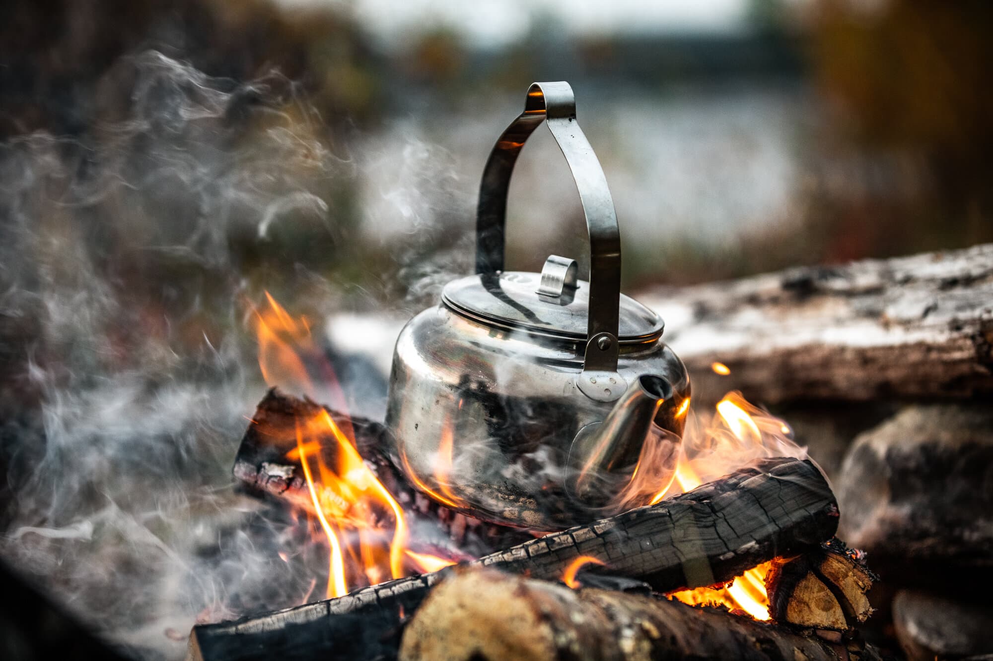 Kaffekanna över öppen eld
